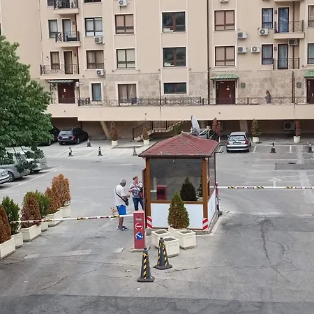 Golden Sands Rentals Apartments Апартамент *