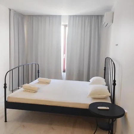 アパート Golden Sands Rentals Apartments ゴールデンサンド