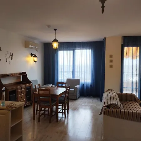 Golden Sands Rentals Apartments 公寓 *