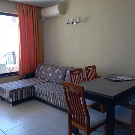 Golden Sands Rentals Apartments アパート *
