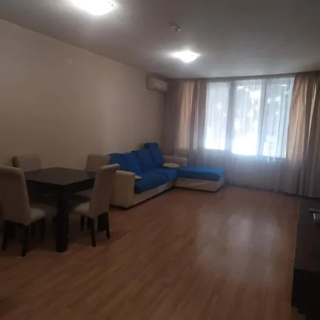 Golden Sands Rentals Apartments Апартамент