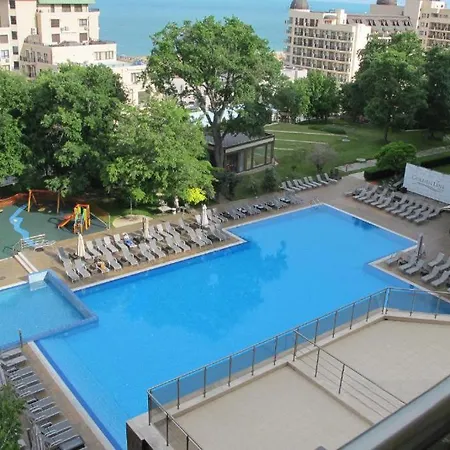 Golden Sands Rentals Apartments アパート *