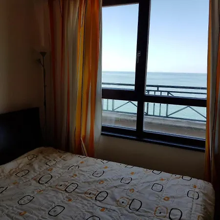 Golden Sands Rentals Apartments Апартамент *
