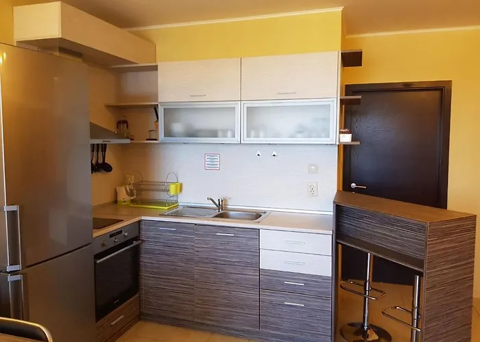 Golden Sands Rentals Apartments *