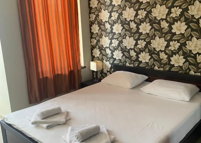 Golden Sands Rentals Apartments 아파트 *