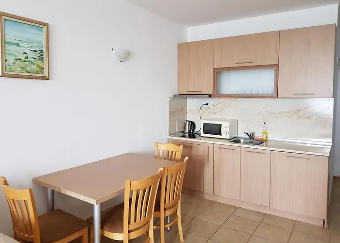 Golden Sands Rentals Apartments *